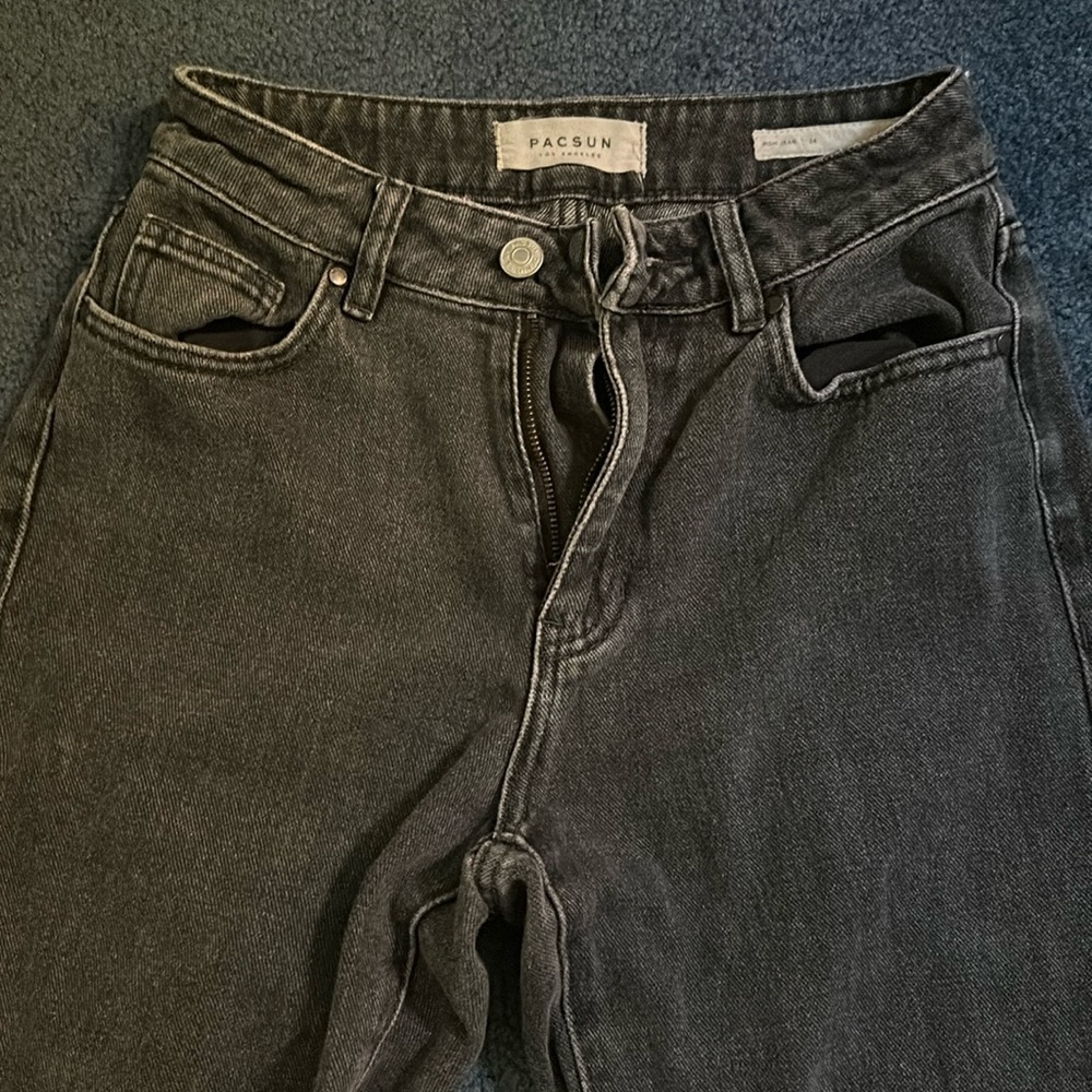 black mom jeans